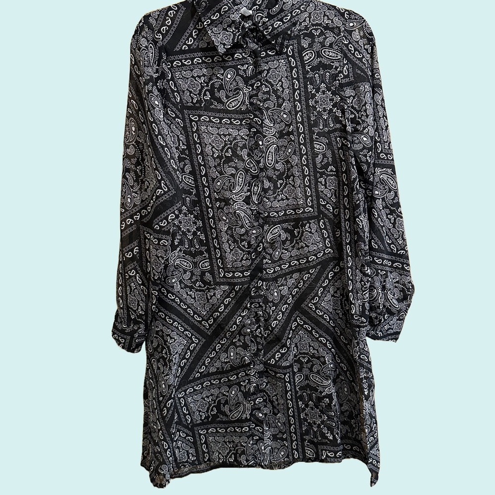Black and white paisley print button-up